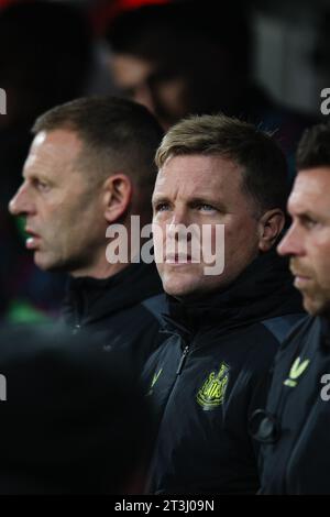 NEWCASTLE UPON TYNE, ROYAUME-UNI. 25 octobre 2023. Eddie Howe, entraîneur de Newcastle United, attend le match de l'UEFA Champions League Group F entre Newcastle United et le Borussia Dortmund à St. James' Park ( crédit : Craig Mercer/Alamy Live News Banque D'Images