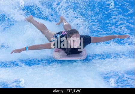 Flowrider surf simulateur de surf sur le navire de croisière Royal Caribbean 'Anthem of the Seas', Gran Canaria, Îles Canaries, Espagne Banque D'Images