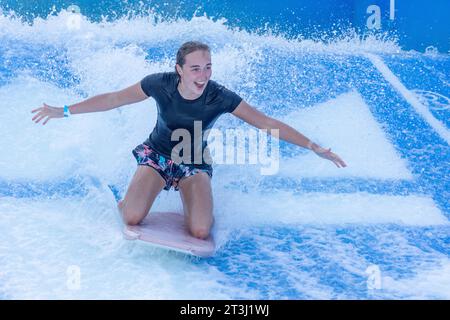 Flowrider surf simulateur de surf sur le navire de croisière Royal Caribbean 'Anthem of the Seas', Gran Canaria, Îles Canaries, Espagne Banque D'Images