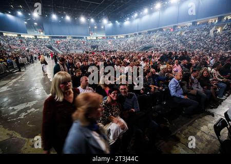 Le violoncelliste Stjepan Hauser, ancien membre de 2ERlos, a donné un concert à Zagreb, Croatie, le 25. Octobre 2023. Photo : Slavko Midzor/PIXSELL crédit : Pixsell/Alamy Live News Banque D'Images