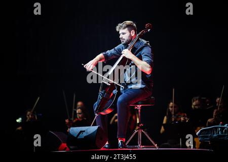 Le violoncelliste Stjepan Hauser, ancien membre de 2ERlos, a donné un concert à Zagreb, Croatie, le 25. Octobre 2023. Photo : Slavko Midzor/PIXSELL crédit : Pixsell/Alamy Live News Banque D'Images