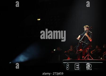 Le violoncelliste Stjepan Hauser, ancien membre de 2ERlos, a donné un concert à Zagreb, Croatie, le 25. Octobre 2023. Photo : Slavko Midzor/PIXSELL crédit : Pixsell/Alamy Live News Banque D'Images