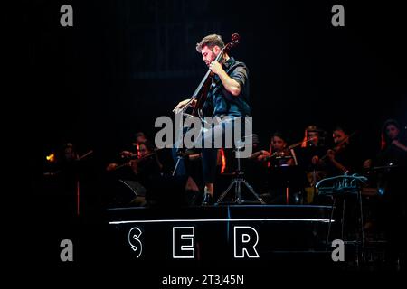 Le violoncelliste Stjepan Hauser, ancien membre de 2ERlos, a donné un concert à Zagreb, Croatie, le 25. Octobre 2023. Photo : Slavko Midzor/PIXSELL crédit : Pixsell/Alamy Live News Banque D'Images