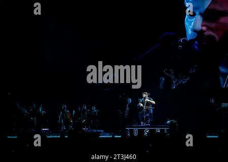 Le violoncelliste Stjepan Hauser, ancien membre de 2ERlos, a donné un concert à Zagreb, Croatie, le 25. Octobre 2023. Photo : Slavko Midzor/PIXSELL crédit : Pixsell/Alamy Live News Banque D'Images