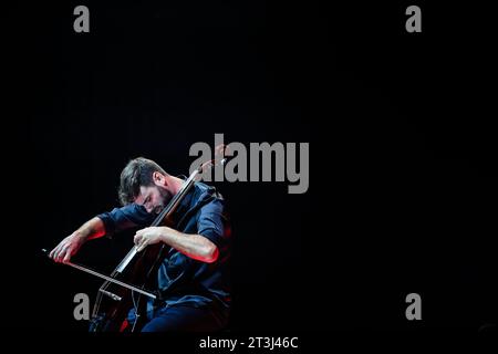 Le violoncelliste Stjepan Hauser, ancien membre de 2ERlos, a donné un concert à Zagreb, Croatie, le 25. Octobre 2023. Photo : Slavko Midzor/PIXSELL crédit : Pixsell/Alamy Live News Banque D'Images