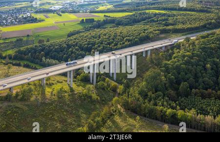 Luftbild, Autobahnbrücke Talbrücke Büschergrund, Büschergrund, Freudenberg, Sauerland, Rhénanie-du-Nord-Westphalie, Deutschland ACHTUNGxMINDESTHONORARx60xEURO *** vue aérienne, pont routier viaduc Büschergrund, Büschergrund, Freudenberg, Sauerland, Rhénanie du Nord Westphalie, Allemagne ATTENTIONxMINESTHONORARx60xEURO crédit : Imago/Alamy Live News Banque D'Images