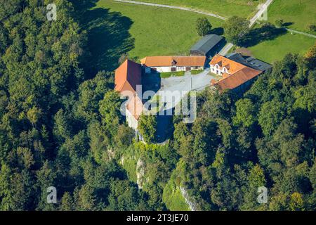 Luftbild, Burg Klusenstein und Nebengebäude, Am Rande des Hönnetals auf einer Klippe, Hemer, Sauerland, Nordrhein-Westfalen, Deutschland ACHTUNGxMINDESTHONORARx60xEURO *** vue aérienne, château de Klusenstein et dépendances, au bord de la vallée du Hönne sur une falaise, Hemer, Sauerland, Sauerland, Sauerland, Rhénanie du Nord Allemagne crédit en direct MINOxINOTHIONOXINTOXTENORY Banque D'Images