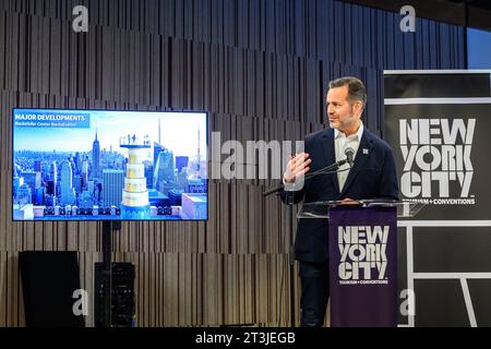 New York, États-Unis. 25 octobre 2023. Fred Dixon, président et chef de la direction, New York City Tourism Conventions, informe les journalistes suite à l'ouverture récente du nouvel emblématique Perelman Performing Arts Center, qui couvre environ 90 000 8 400 m2 répartis sur trois étages. Crédit : Enrique Shore/Alamy Live News Banque D'Images