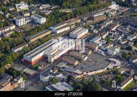 Luftbild, City mit Kaufland Supermarkt und Dach-Parkplätze, Dango und Diedenthal Maschinenbau GmbH, Siegen-Kernband, Siegen, Siegerland, Nordrhein-Westfalen, Deutschland ACHTUNGxMINDESTHONORARx60xEURO *** vue aérienne, ville avec supermarché Kaufland et parking sur le toit, Dango et Diedenthal Maschinenbau GmbH, ceinture centrale Siegen, Siegen, Siegerland, Rhénanie du Nord-Westphalie, Allemagne ATTENTIONxMINDESTHONORARx60xEURO crédit : Imago/Alamy Live News Banque D'Images