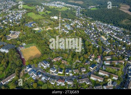 Luftbild, Turm Sender Giersberg, Sportplatz am Sender, Rudolf Steiner Schule - Freie Waldorfschule, GGS Giersbergschule, Bertha-von-Suttner-Gesamtschule, Kleingärtnerverein am Sender, Kleingärtnerverein Unterm Sender, Siegen-Giersberg, Siegen, Siegerland, Nordrhein-Westfalen, Deutschland ACHTUNGxMINDESTHONORARx60xEURO *** vue aérienne, tour Sender Giersberg, terrain de sport am Sender, Rudolf Steiner Free Waldorf School, GGS Giersberg School, Bertha von Suttner Allotment Garden association am Sender, Siegen, Siegen Banque D'Images