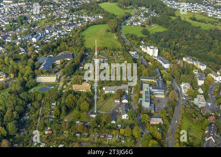 Luftbild, Turm Sender Giersberg, Rudolf Steiner Schule - Freie Waldorfschule, GGS Giersbergschule, Kleingärtnerverein am Sender, Siegen-Giersberg, Siegen, Siegerland, Nordrhein-Westfalen, Deutschland ACHTUNGxMINDESTHONORARx60xEURO *** vue aérienne, tour Sender Giersberg, Rudolf Steiner School Free Waldorf School, GGS Giersberg School, Allotment Gardeners Association am Sender, Siegen Giersberg, Siegen, Siegerland, Rhénanie du Nord-Westphalie, Allemagne ATTENTIONxMINESTHONORARx60xEURO crédit : Imago/Alamy Live News Banque D'Images