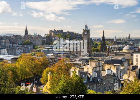 Vue depuis Calton Hill de la vieille ville historique avec le château d'Édimbourg, Édimbourg, Écosse, Royaume-Uni Banque D'Images