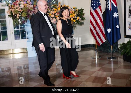 Washington, États-Unis. 11 février 2019. L'honorable Katherine C. Tai, représentante au commerce des États-Unis et M. Robert Skidmore arrivent pour le dîner d'État en l'honneur du Premier ministre australien Anthony Albanese à la Maison Blanche à Washington le 25 octobre 2023. Photo de Tierney Cross/ABACAPRESS.COM crédit : Abaca Press/Alamy Live News Banque D'Images