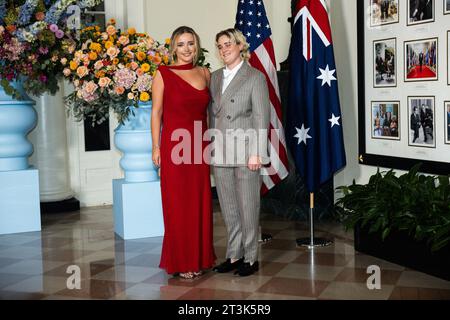 Washington, États-Unis. 11 février 2019. Mme Finnegan Biden et Mme Maisy Biden arrivent pour le dîner d'État en l'honneur du Premier ministre australien Anthony Albanese à la Maison Blanche à Washington le 25 octobre 2023. Photo de Tierney Cross/Pool/Sipa USA crédit : SIPA USA/Alamy Live News Banque D'Images