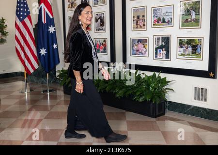 Washington, États-Unis. 25 octobre 2023. L'honorable Debra Haaland, Secrétaire de l'intérieur, Département de l'intérieur des États-Unis arrive pour le dîner d'État en l'honneur du Premier ministre australien Anthony Albanese à la Maison Blanche à Washington, DC le mercredi 25 octobre 2023. Photo de Tierney Cross/UPI crédit : UPI/Alamy Live News Banque D'Images