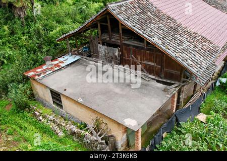 Photo des maisons de résidents locaux de style traditionnel dans la Chine rurale Banque D'Images