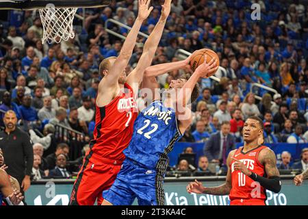 Orlando, Floride, États-Unis, 25 octobre 2023, Orlando Magic Foward Franz Wagner #22 tentative de marquer au Amway Center. (Crédit photo : Marty Jean-Louis/Alamy Live News Banque D'Images