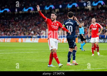 Lisbonne, Portugal. 24 octobre 2023. Orkun Kökçü de SL Benfica réagit lors du match de l'UEFA Champions League 2023/24 entre Benfica et Real Sociedad à Estádio do Sport Lisboa e Benfica. Score final ; Benfica 0:1 Real Sociedad. Crédit : SOPA Images Limited/Alamy Live News Banque D'Images