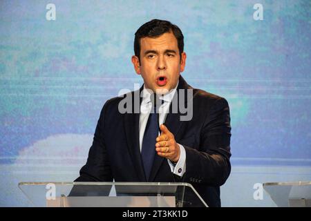 Bogota, Colombie. 25 octobre 2023. Le candidat indépendant Rodrigo Lara participe au débat sur les derniers candidats avant les élections régionales colombiennes du 25 octobre 2023. Photo par : Sebastian Barros/long Visual Press crédit : long Visual Press/Alamy Live News Banque D'Images