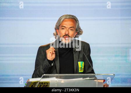 Bogota, Colombie. 25 octobre 2023. Le candidat indépendant Juan Daniel Oviedo participe au dernier débat des candidats avant les élections régionales colombiennes du 25 octobre 2023. Photo par : Sebastian Barros/long Visual Press crédit : long Visual Press/Alamy Live News Banque D'Images