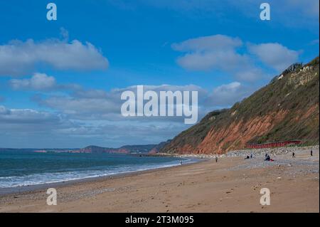 Branscombe Beach, Devon, par une journée ensoleillée de printemps. La plage est située sur la côte sud de l'Angleterre Banque D'Images