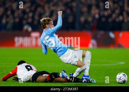 ROTTERDAM, PAYS-BAS - OCTOBRE 25 : Quinten Timber (Feyenoord Rotterdam) et Nicolo Rovella (SS Lazio) pendant le Groupe E - UEFA Champions League 202 Banque D'Images