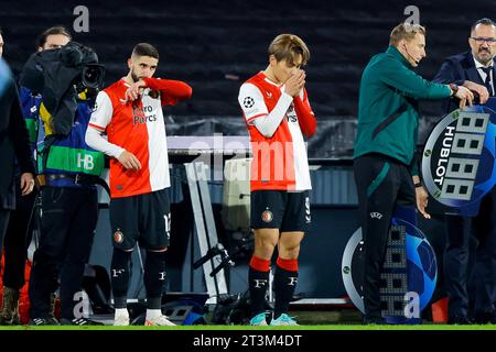 ROTTERDAM, PAYS-BAS - OCTOBRE 25 : Luka Ivanusec (Feyenoord Rotterdam) et Ayase Ueda (Feyenoord Rotterdam) lors du Groupe E - Ligue des champions de l'UEFA Banque D'Images