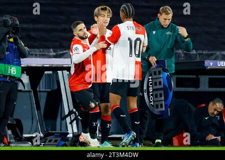 ROTTERDAM, PAYS-BAS - OCTOBRE 25 : Luka Ivanusec (Feyenoord Rotterdam) et Ayase Ueda (Feyenoord Rotterdam) lors du Groupe E - Ligue des champions de l'UEFA Banque D'Images