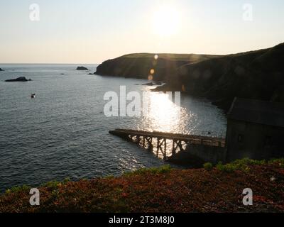 La rampe du bateau de sauvetage à l'extrême sud de la Grande-Bretagne dans le soleil couchant dans la soirée à Lizard point en Cornouailles, en Angleterre Banque D'Images