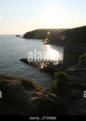 La rampe du bateau de sauvetage à l'extrême sud de la Grande-Bretagne dans le soleil couchant dans la soirée à Lizard point en Cornouailles, en Angleterre Banque D'Images