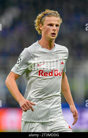 Milan, Italie. 24 octobre 2023. Maurits Kjaergaard (14) du FC Salzbourg vu lors du match de l'UEFA Champions League entre l'Inter et le FC Salzbourg à Giuseppe Meazza à Milan. (Crédit photo : Gonzales photo - Tommaso Fimiano). Banque D'Images