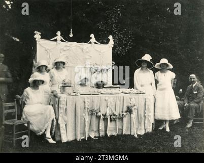 Fête de charité à la Maison Borromeo, Milan, Italie 1922 Banque D'Images