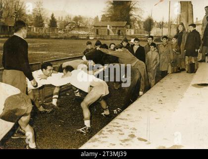 Entraînement rugby des athlètes français, France 1950s. Banque D'Images