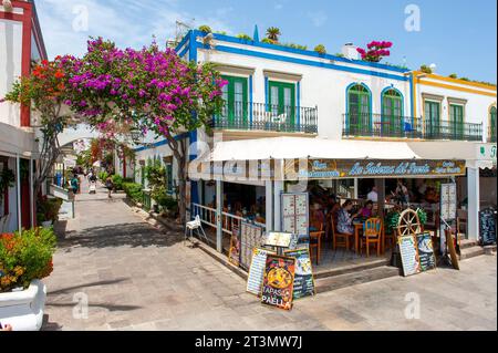 GRAN CANARIA, ESPAGNE - juillet 31, 2023 : Restaurant romantique dans la ville Playa de Mogan sur l'île des Canaries Gran Canaria Banque D'Images