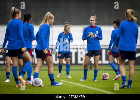 Zeist, pays-Bas. 26 octobre 2023. Vivianne Miedema lors de l'entraînement de l'équipe néerlandaise en préparation du match en Ligue des Nations contre l'Écosse. L'équipe néerlandaise doit gagner le groupe pour se qualifier pour les Jeux Olympiques de Paris en 2024. ANP KOEN VAN WEEL/Alamy Live News Banque D'Images