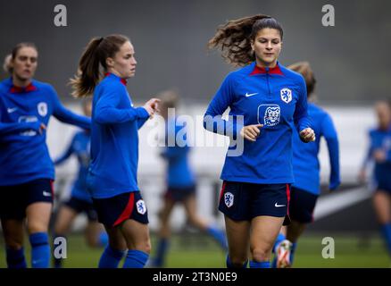 Zeist, pays-Bas. 26 octobre 2023. Danique Noordman lors de l'entraînement de l'équipe néerlandaise en préparation du match en Ligue des Nations contre l'Écosse. L'équipe néerlandaise doit gagner le groupe pour se qualifier pour les Jeux Olympiques de Paris en 2024. ANP KOEN VAN WEEL/Alamy Live News Banque D'Images