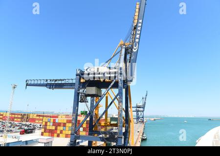 Vue partielle de la grue à conteneurs Cadix Espagne 03 août 2023 Banque D'Images