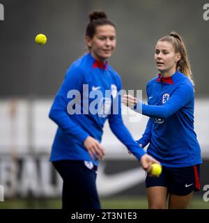 Zeist, pays-Bas. 26 octobre 2023. Victoria Pelova lors de l'entraînement de l'équipe néerlandaise en préparation du match dans la Ligue des Nations contre l'Écosse. L'équipe néerlandaise doit gagner le groupe pour se qualifier pour les Jeux Olympiques de Paris en 2024. ANP KOEN VAN WEEL/Alamy Live News Banque D'Images