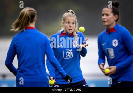 Zeist, pays-Bas. 26 octobre 2023. Jill Baijings lors de l'entraînement de l'équipe néerlandaise en préparation du match dans la Ligue des Nations contre l'Écosse. L'équipe néerlandaise doit gagner le groupe pour se qualifier pour les Jeux Olympiques de Paris en 2024. ANP KOEN VAN WEEL/Alamy Live News Banque D'Images