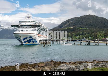 Le navire Princess Cruises Ruby Princess a accosté dans la crique Chilkat, Haines, Alaska, États-Unis Banque D'Images