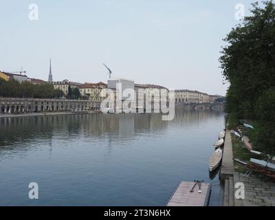 TURIN, ITALIE - 06 OCTOBRE 2023 : Fiume po translation River po Banque D'Images