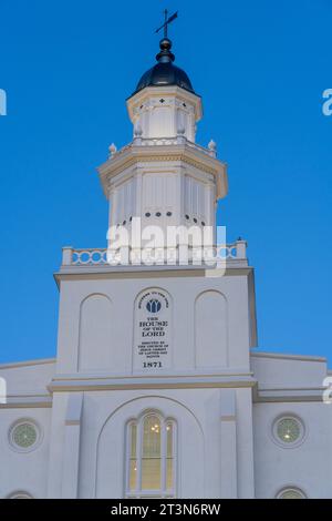 Détail du St. George Utah Temple de l'Église de Jésus-Christ des Saints des derniers jours à St. George, Utah, au crépuscule du matin. Banque D'Images