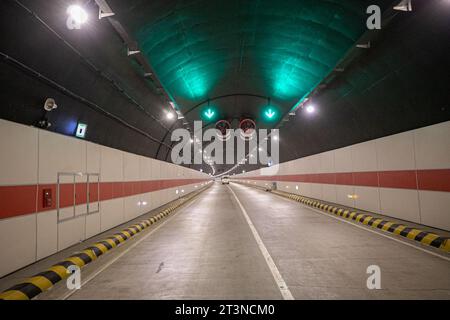 26 octobre 2023, Chittagong, Potenga, Bangladesh Karnaphuli tunnel, officiellement connu sous le nom de Bangabandhu Sheikh Mujibur Rahman tunnel, est un e sous-marin Banque D'Images