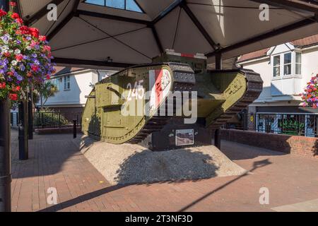 Le Tank Memorial, un char Mk IV de la première Guerre mondiale conservé dans le centre d'Ashford, Kent. Banque D'Images