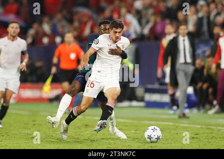 Séville, Espagne. 24 octobre 2023. Juanlu (Séville) football/football : UEFA Champions League Match de groupe B entre Sevilla FC 1-2 Arsenal FC à l'Estadio Ramon Sanchez-Pizjuan à Séville, Espagne . Crédit : Mutsu Kawamori/AFLO/Alamy Live News Banque D'Images