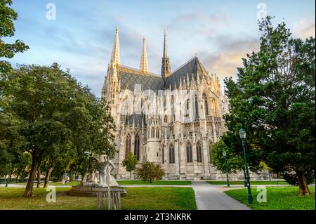 Votivkirche ou église votive à Vienne, Autriche. Célèbre église néo-gothique sur la Ringstrasse - deuxième plus haute église de Wien. Banque D'Images