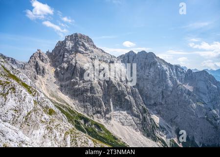 Razor Mountain. Journée ensoleillée dans les Alpes juliennes, Slovénie Banque D'Images