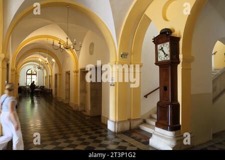 JÉRUSALEM, ISRAËL - 29 OCTOBRE 2022 : intérieur du bâtiment historique de l'Hospice autrichien (Hospice de pèlerin autrichien à la Sainte famille) à Jérusalem, Israël Banque D'Images