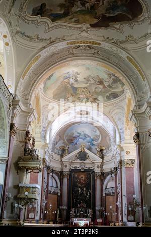 Vue intérieure de la cathédrale de Kecskemét, également connue sous le nom de Co-cathédrale de l'Ascension du Seigneur, Hongrie Banque D'Images