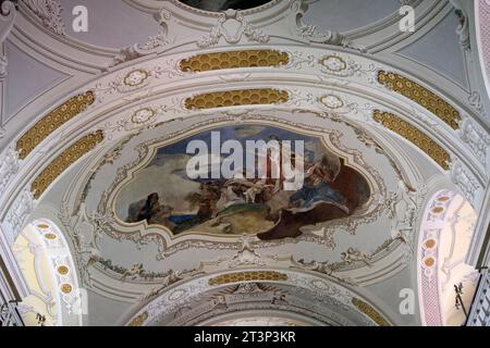 Vue intérieure de la cathédrale de Kecskemét, également connue sous le nom de Co-cathédrale de l'Ascension du Seigneur, Hongrie Banque D'Images